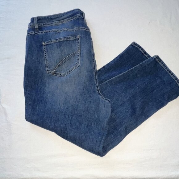 Est 1946 Denim Capri Jeans Plus Size 16W Curvy Medium Wash Stretch Women - Picture 1 of 7